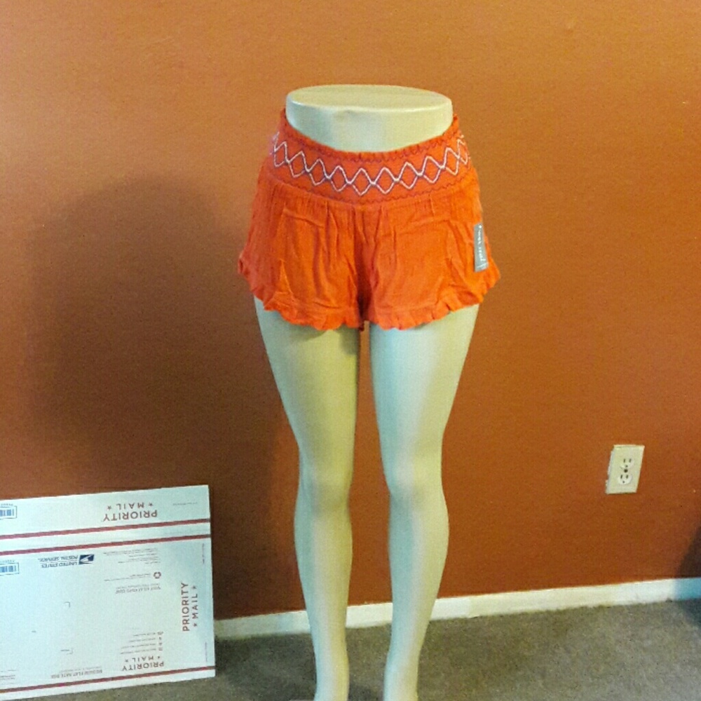 Cute ruffled shorts